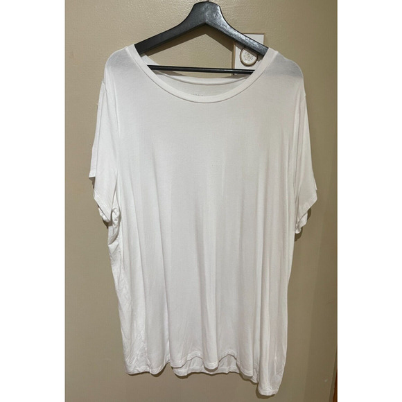 Torrid Women's Super Soft Knits Size 3 White Crew Neck Elbow Sleeve Top Plus - Picture 1 of 5